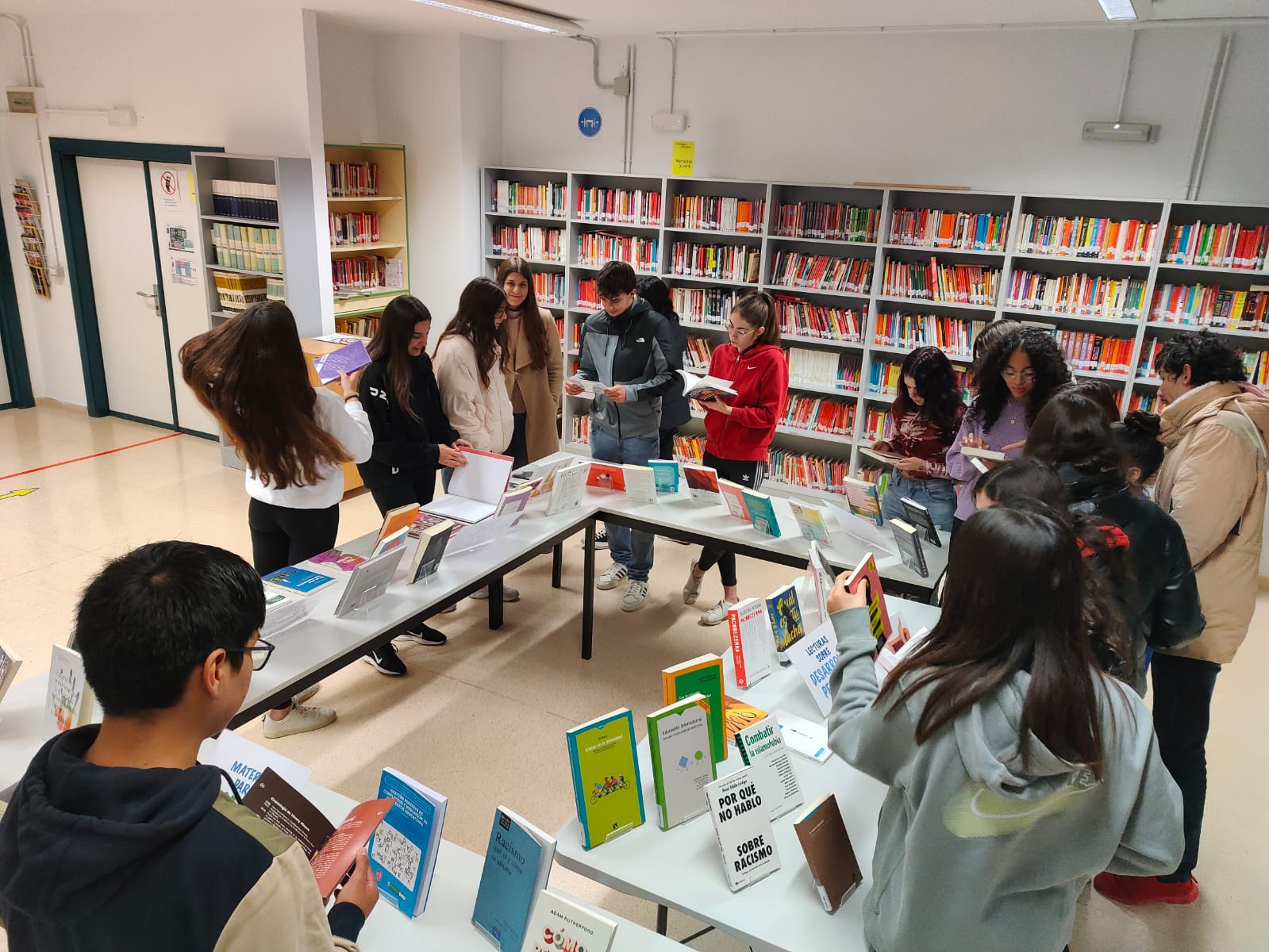 Feminismo, diversidad y multiculturalidad en la biblioteca del instituto 💜💪🏻💜💪🏻💜